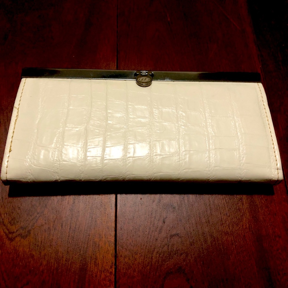 LT Women’s Leather Wallet EUC